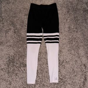 Bombshell sportswear leggings size small black and white
